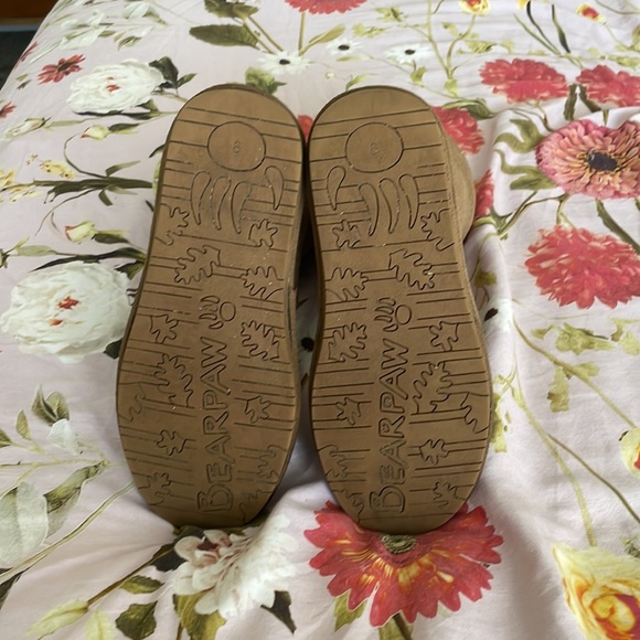 UGG bear paw boots tie back adorable perfect condition - Picture 5 of 6
